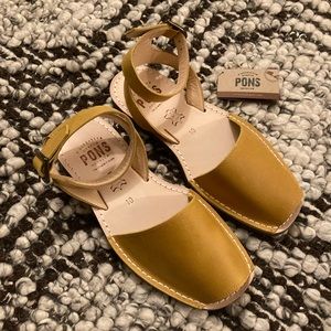 Pons by Avarcas Saffron Classic Strap Sandal size 10, brand new